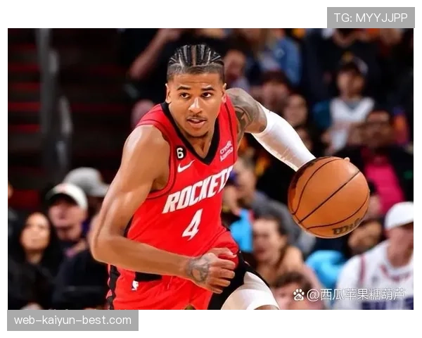 埃里克·戈登三分拉开空位，提升火箭关键时刻得分效率