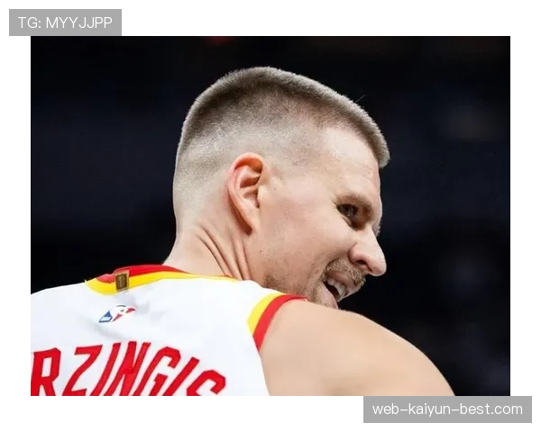 波尔津吉斯无球牵制力提升，拉开空间改变绿军进攻结构