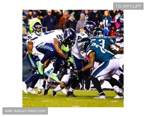 足球规则中合法冲撞的判定条件与裁判执法标准解析