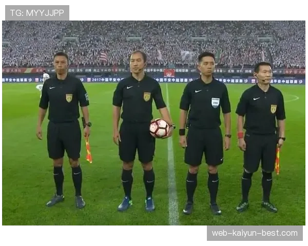 边裁职责：越位判定、出界与换人信号的裁判规则