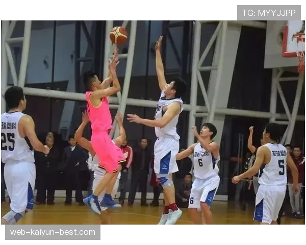 篮球新手入门必学：跳球规则是球场启动的钥匙